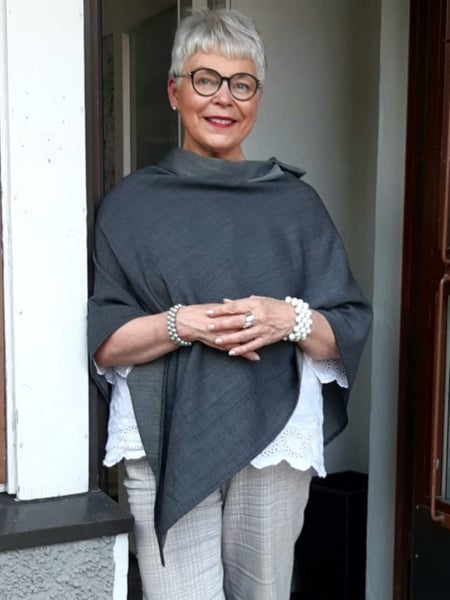 Poncho - ullsilke, svart och gr&aring;