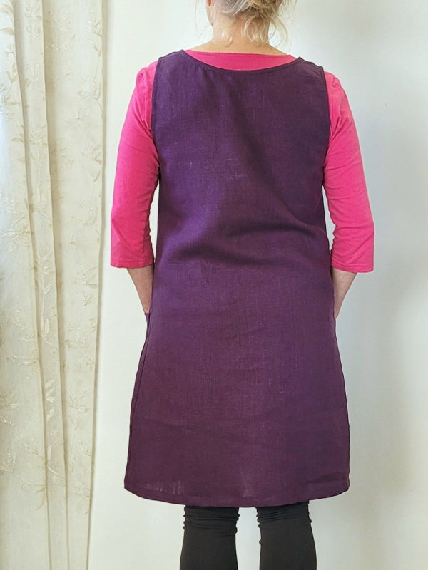 Modellen &auml;r 160 cm l&aring;ng och v&auml;stkl&auml;nning &auml;r storlek XS.