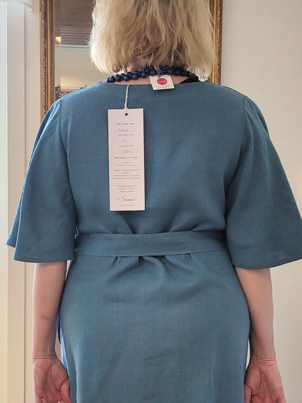 Kl&auml;nningarna tillverkad i Finlad.