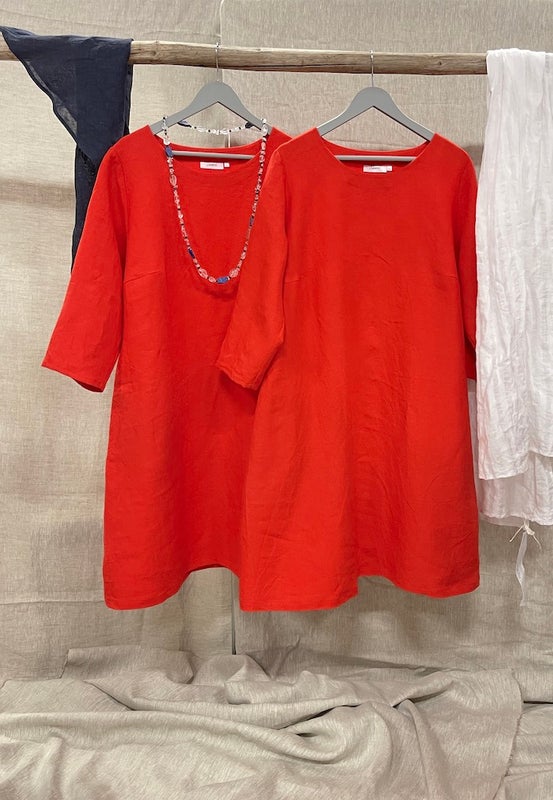 Alltid snygg linnekl&auml;nning i h&auml;rlig orange f&auml;rg.